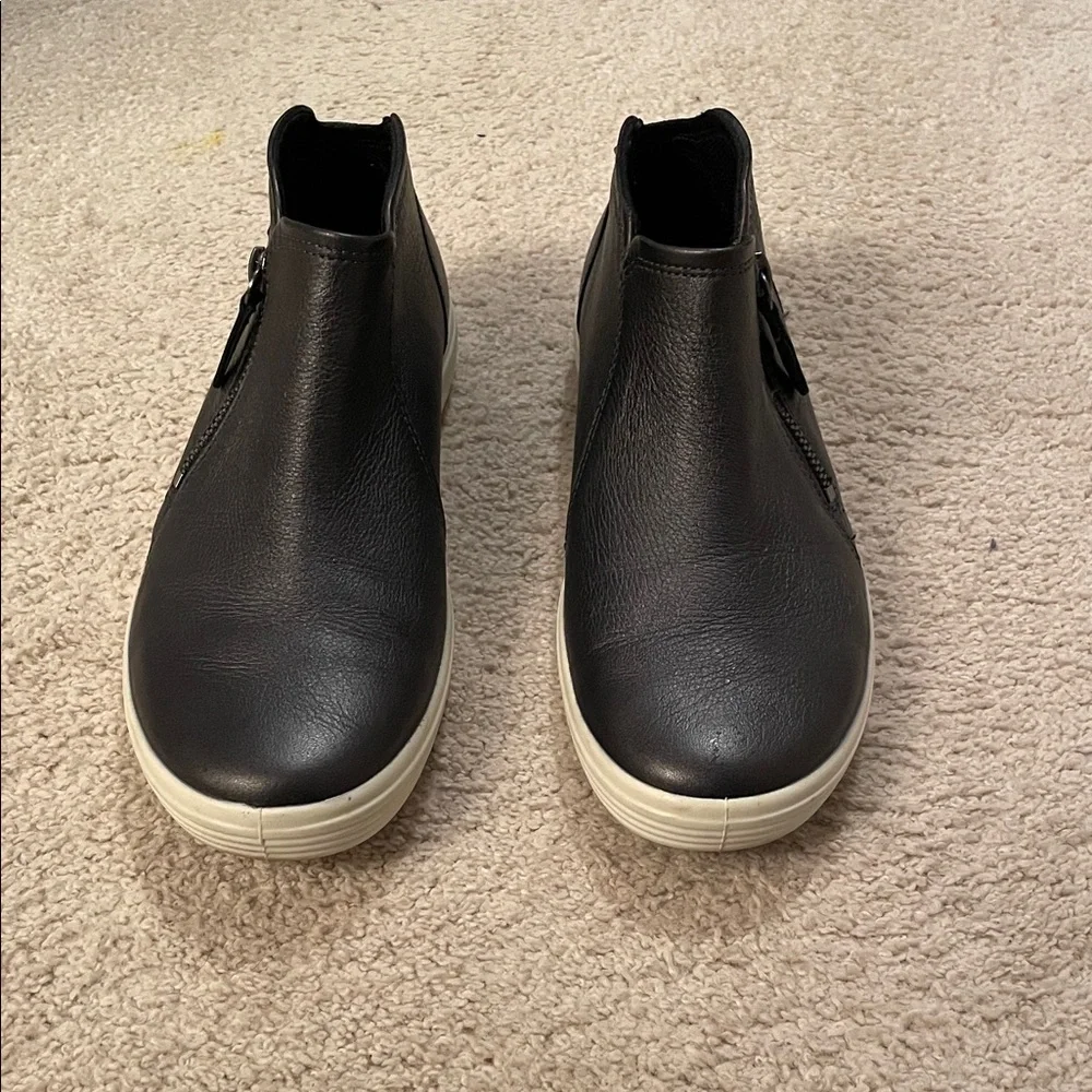 Ecco Black and White Athletic Shoes - Picture 2 of 8